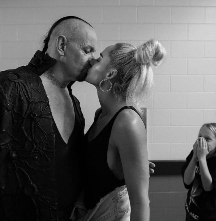 Gracie Calaway dad The Undertaker with his wife and daughter.
